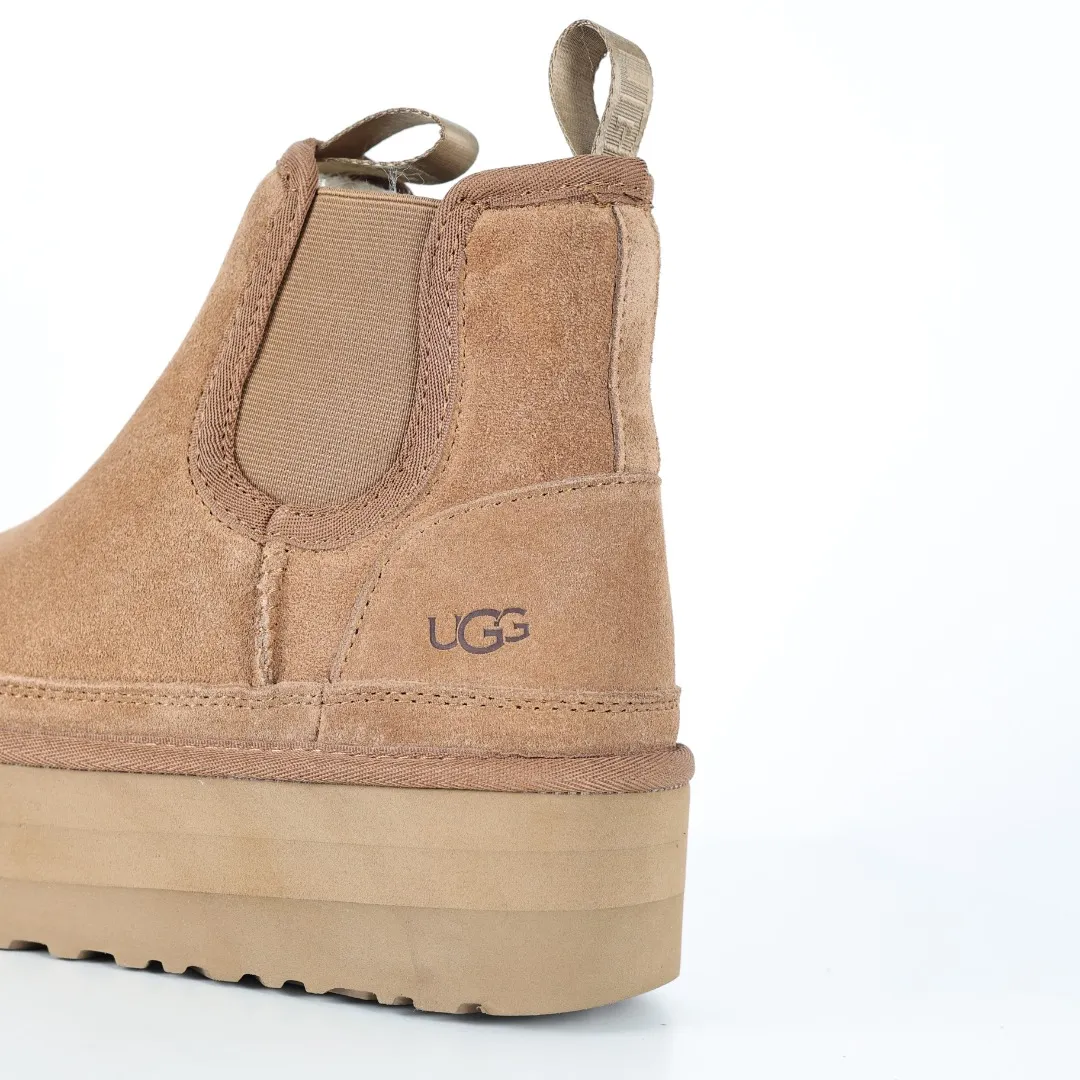 Pick up locally 💰680 Core recommendation Good price It is a very suitable choice for home furnishings. In the new year, uug launched a series of styles, which are partial to the preferences of young consumers and have also moved to the forefront of fashion trends. Shoe body material: water-repellent coated suede upper, 17 mm UGGPURE™ implantable wool insole, lightweight non-slip and comfortable rubber outsole, with brand LOGO and trademark, with full packaging Size: 35 36 37 38 39 40